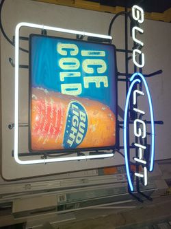 BUD LIGHT GLASS TUBE NEON LIGHT..HARDLY NEVER USED WORKS GREAT TEST IT BEFORE YOU BUY IT 👍...COMES WITH DIMMER ON IT..REALLY BRIGHT GREAT COLORS...CH