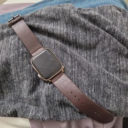 Apple Watch Series 5 44mm Gold Aluminum Case 