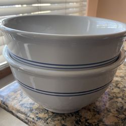 Beautiful Heavy Duty Salad Bowls Set Of 2 $15 OBO