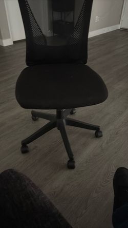 Black Mesh Office Chair No Armrests