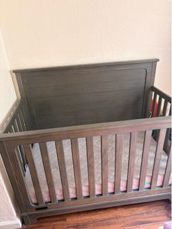 Crib with Newton mattress