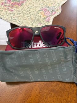 Tofosi sunglasses with case and cloth