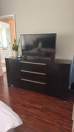 Black Bedroom dresser