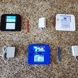 3 M0d- D3d Nintendo 2DS Sets with TONS of GAMES