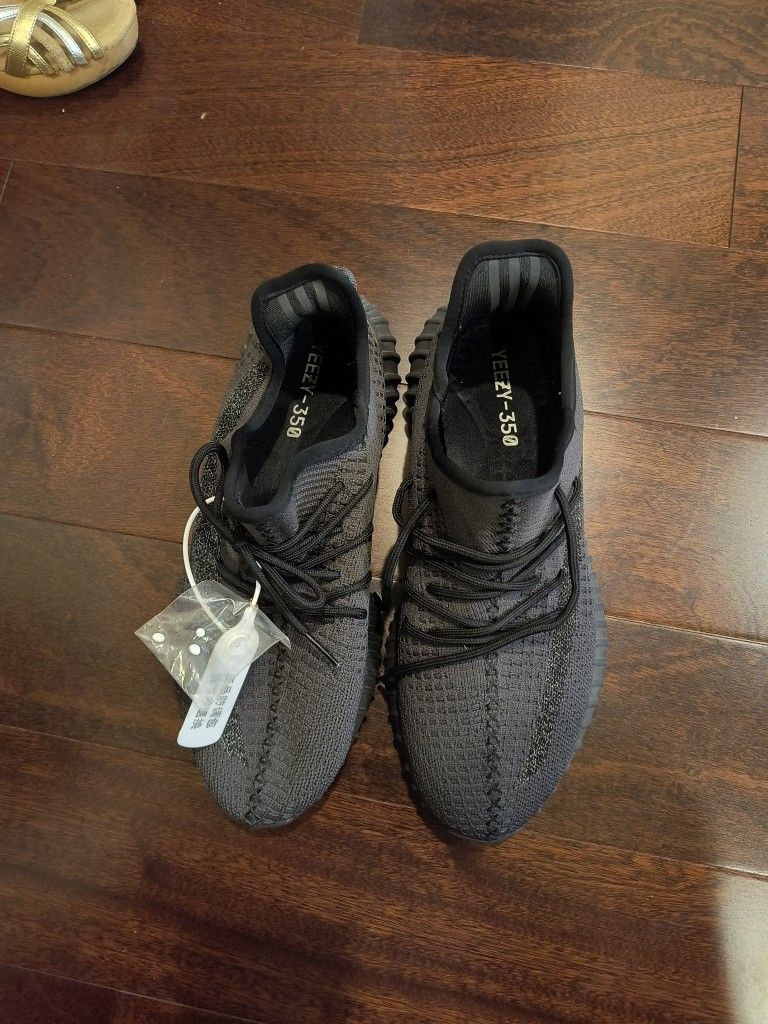 Adidas Yeezy Boots 350 V2 Size 10,5. New