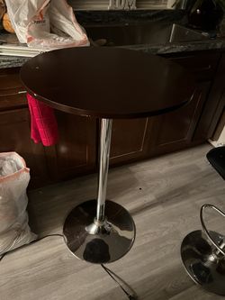 Coffe Table With 2 Stools 