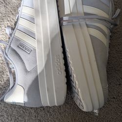 (Brand new in a box)Adidas women's size 10