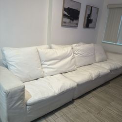 White sofa / sofa blanco 