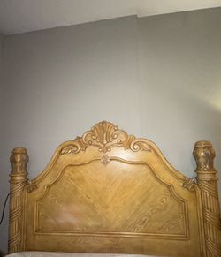 bed two chests of drawers