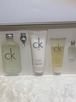 Calvin Klein CK One Perfume Gift Set ( Size Grande )