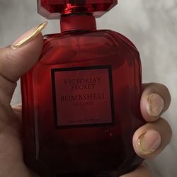 Bombshell Intense VS