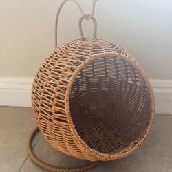 Unused hanging cat bed / fruit basket – versatile decor piece