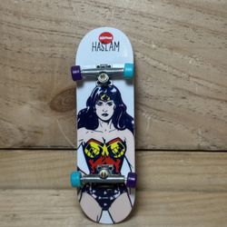 Tech Deck Wonder Woman Almost Skateboard 96MM Fingerboard 1/6 DC Comics