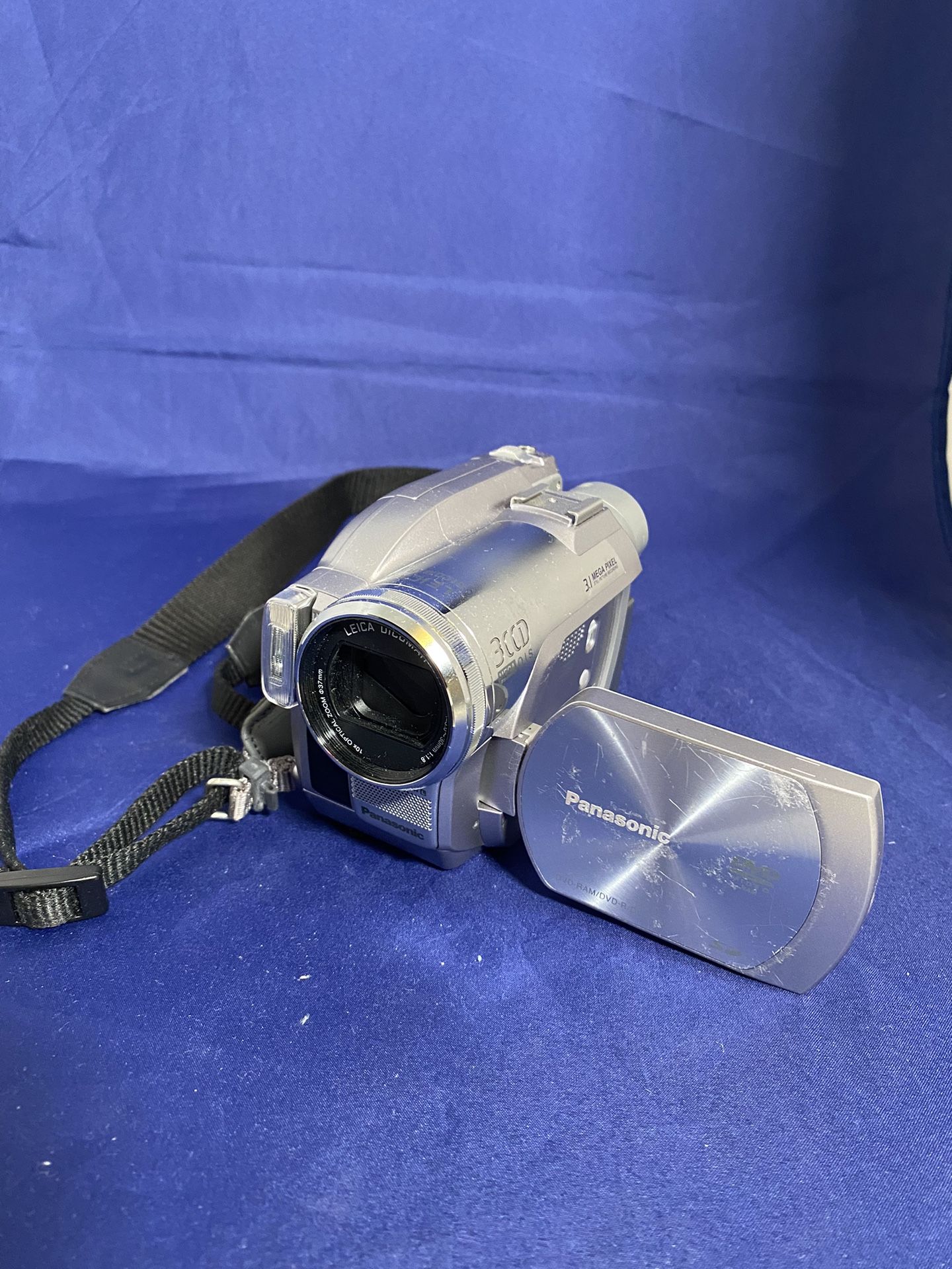 Panasonic VDR-D300 3.1MP 3CCD DVD Camcorder w/ 10x Optical Image Stabilised Zoom