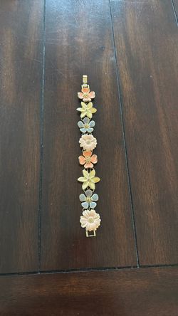 Vintage flower bracelet