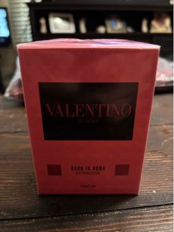 Valentino born in Roma women’s perfume