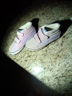 Girls Vans Size 6 Kids Almost New. Need Gone Shoot An Offer !!