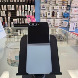 Samsung Galaxy Z Flip6 - 256 GB - Blue (Unlocked)