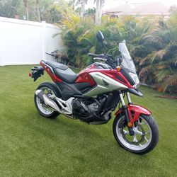 2017 Honda Motorcycle: In Excellent Condition And Clean Title. 