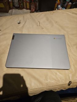 Silver Lenovo IdeaPad 3 Chromebook 15IJL6