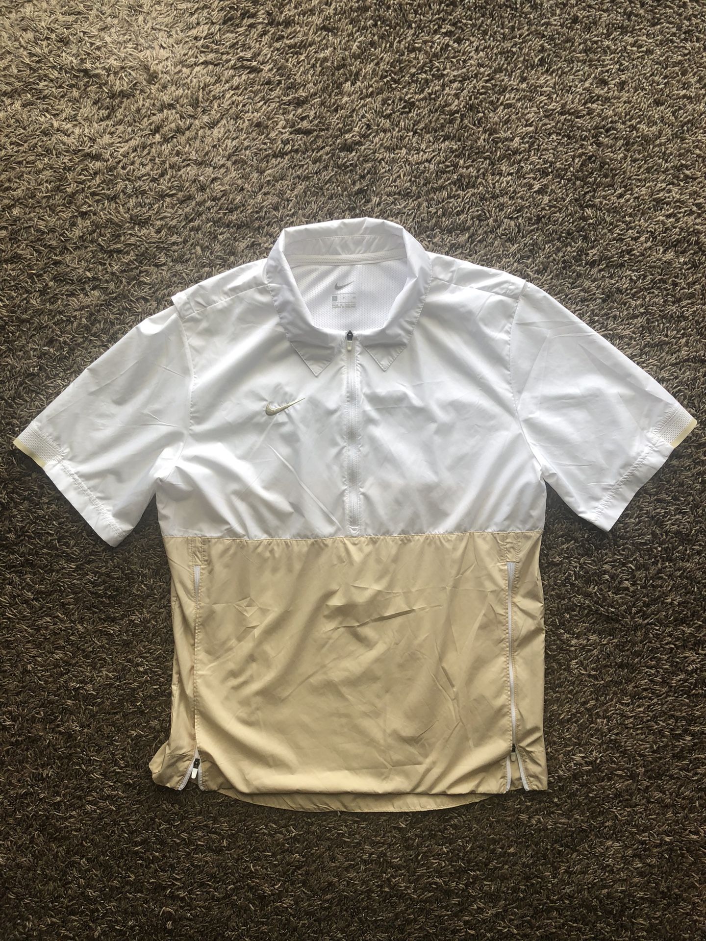 Nike Men's Short Sleeve 1/2 Zip Windbreaker Shirt