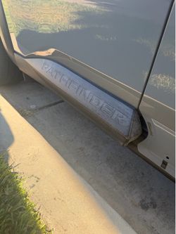 2022+ Nissan Pathfinder Door Side Moulding passenger side