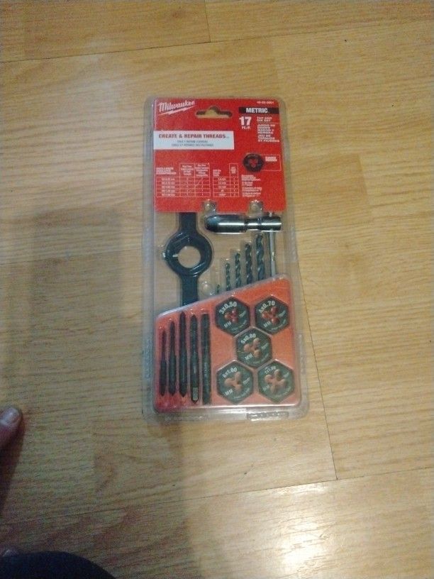 Milwaukee 17 PC Tap And Die Set