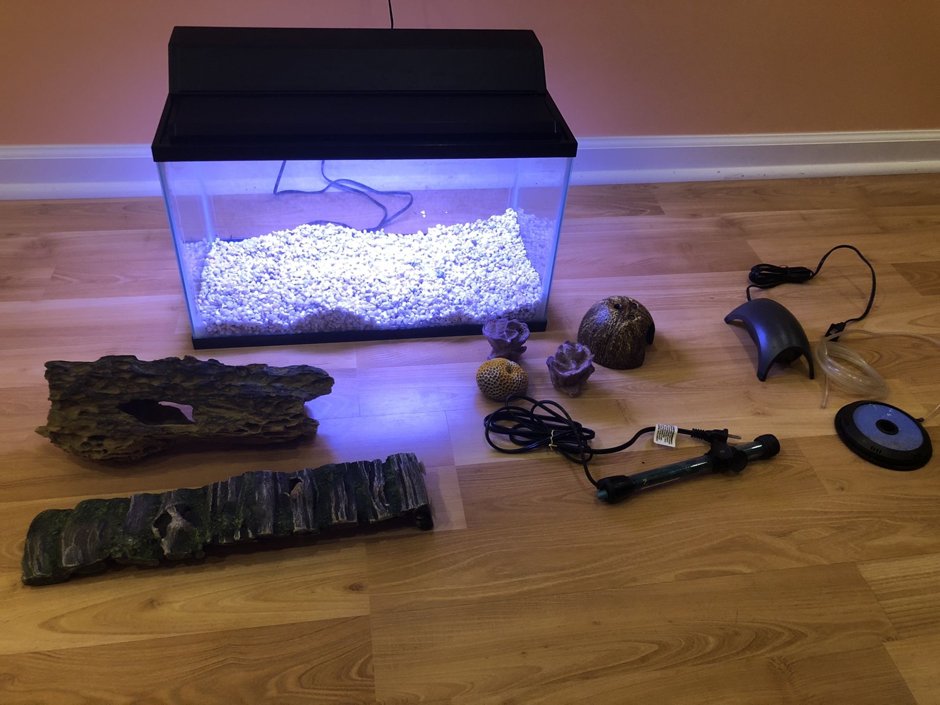 Fish tank complete with all accessories