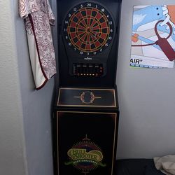 Standing electronic dartboard