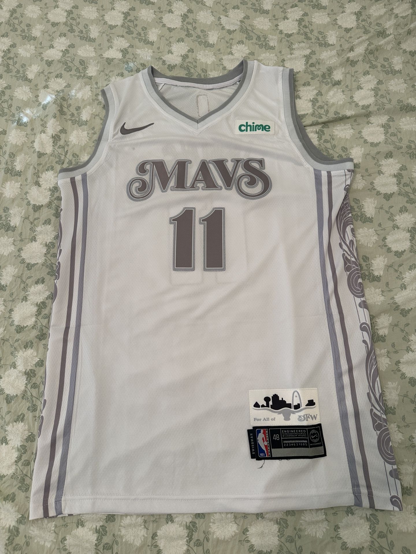 Kyrie Irving Dallas Mavs White Basketball Jersey
