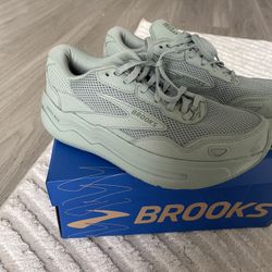 BROOKS (Comfy Health care shoes/Walking shoes)