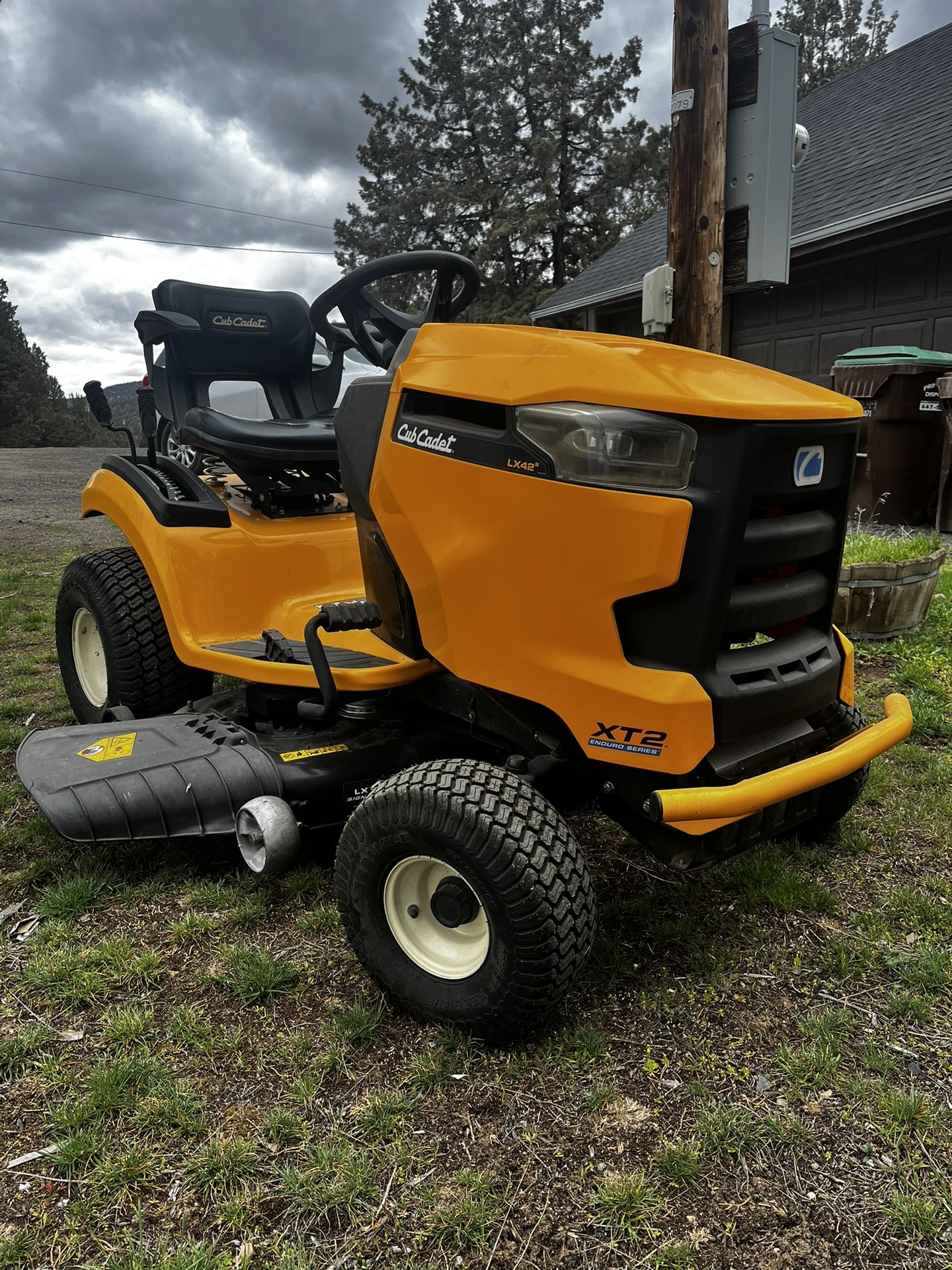 Club Cadet XT2 LX42 Riding Lawn Mower