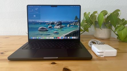Like New M3 Max MacBook Pro 14” 14C / 30C 1TB / 36GB Space Black