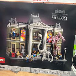 LEGO Icons Natural History Museum (10326) 4014 pieces