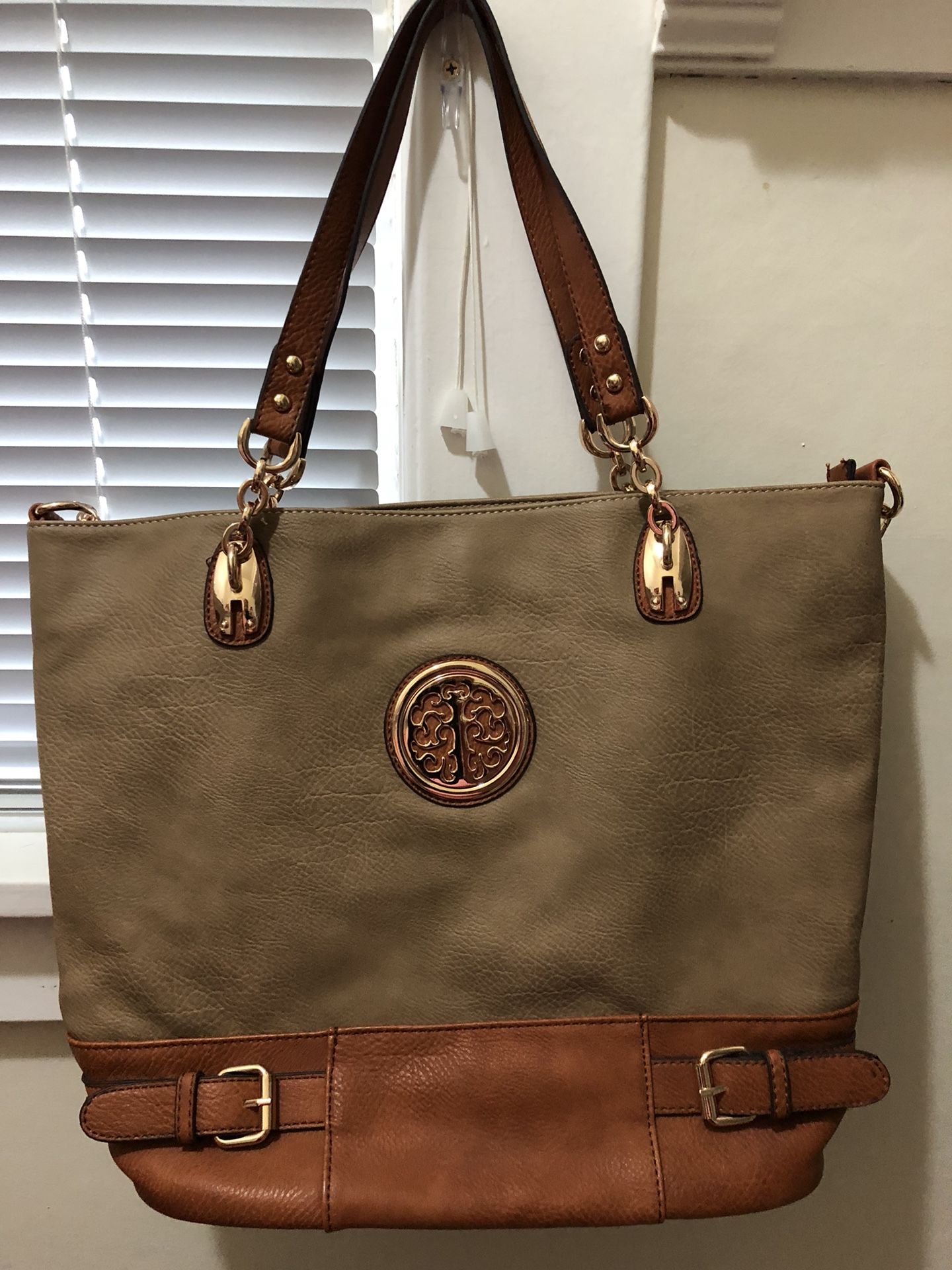Quality bag purse.