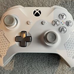 Sport White Xbox One controller
