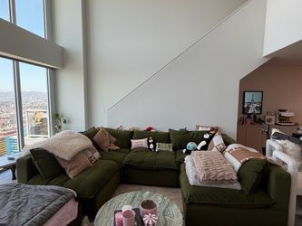 Albany Park Sofa – Excellent Condition