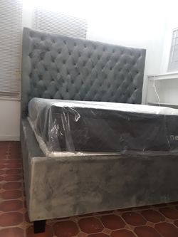 New Grey luxurious 6ft. Velvet Queen bed frame .  Mattress included.   $740queen, king $840