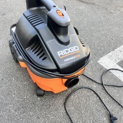 RIDGID portable vac