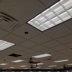 4ft X 2ft Fluorescent Light Fixture W Bulbs Fully Working Condition 