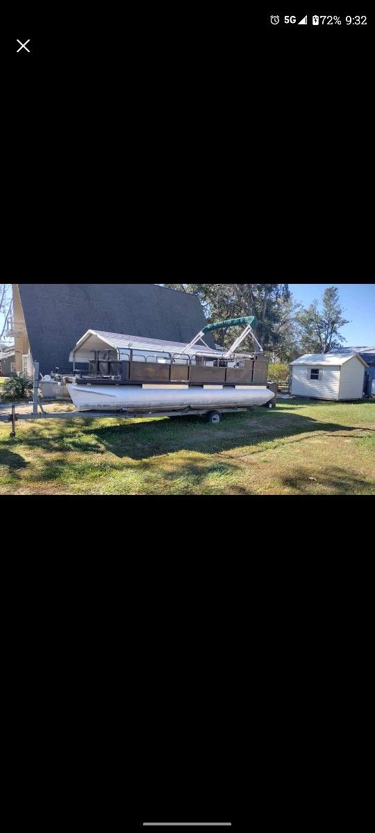 1994 22' Pontoon Boat Pontoon
Palm Beach Marine Craft