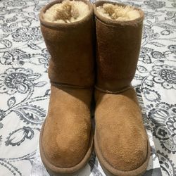 UGG  SIZE 8 Women 