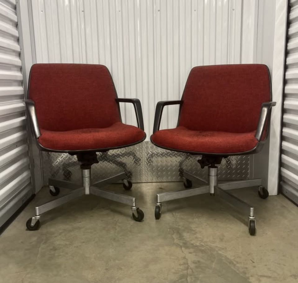 Mid Century Modern Steelcase Knoll Pollack Style Swivel Chair