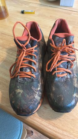 Camo Trail Running Sneakers with Orange Laces