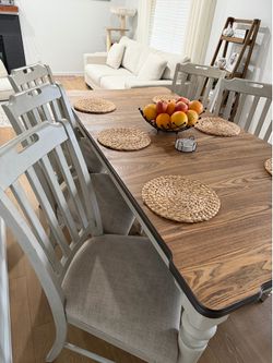 Farmhouse Dining Table Set with 6 Chairs – Excellent Condition