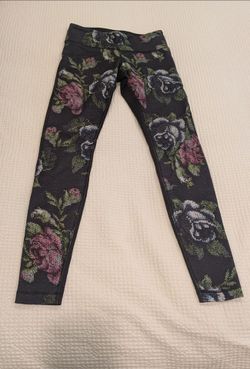 Lululemon Garden Party Black Pixelated  Garden Party Floral Print Under Leggings Size 6