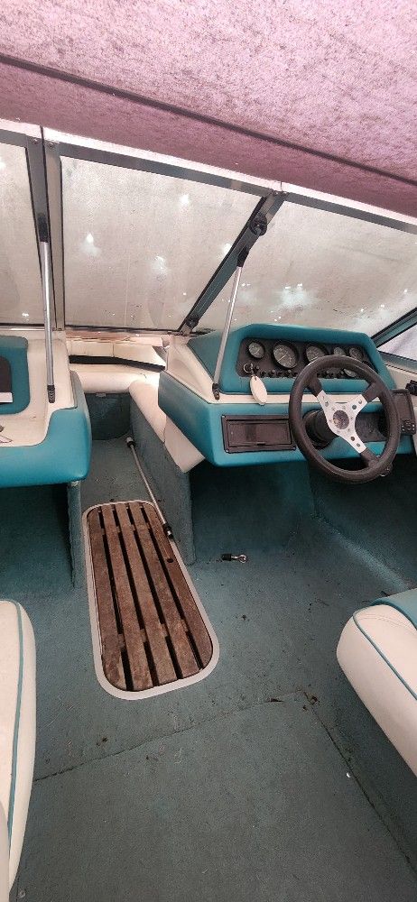 1990 18ft.fiberglass Pleasure Boat Great Conditipn.