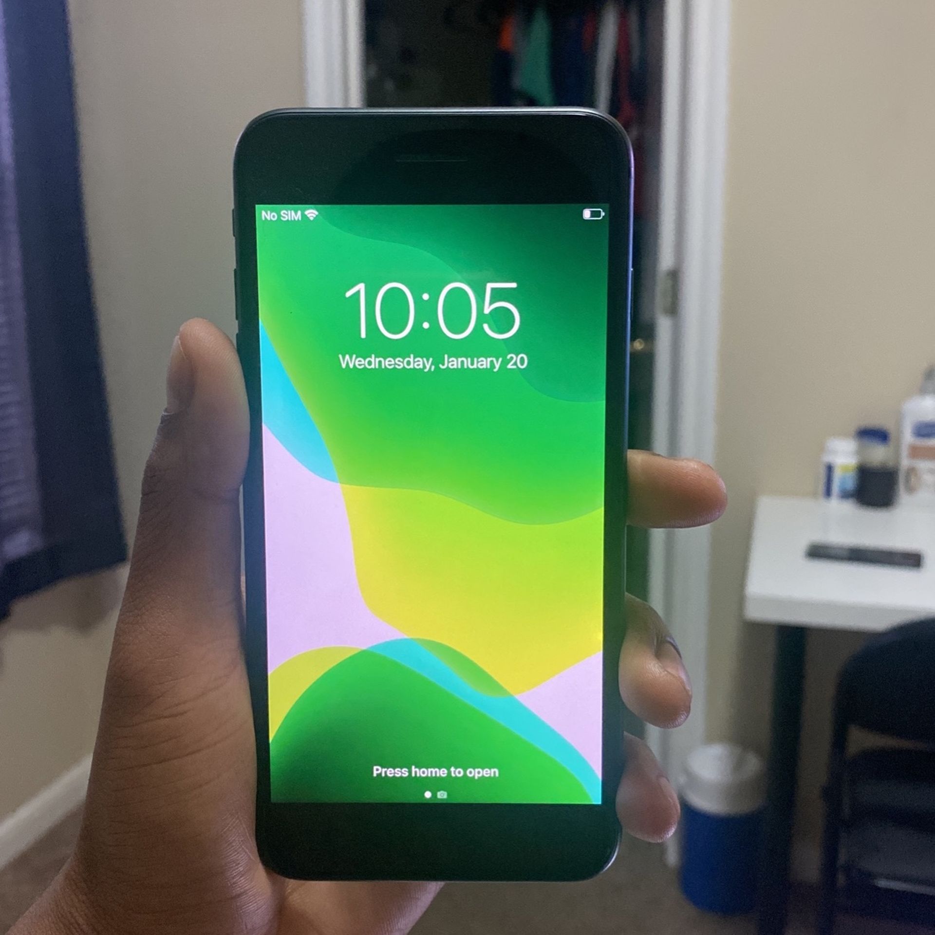 iPhone 8 Plus (64GB)