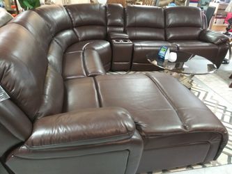 Beautfiul Brown leather Reclining sectional with Lounge
