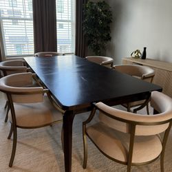 Dining Room Table & Chairs